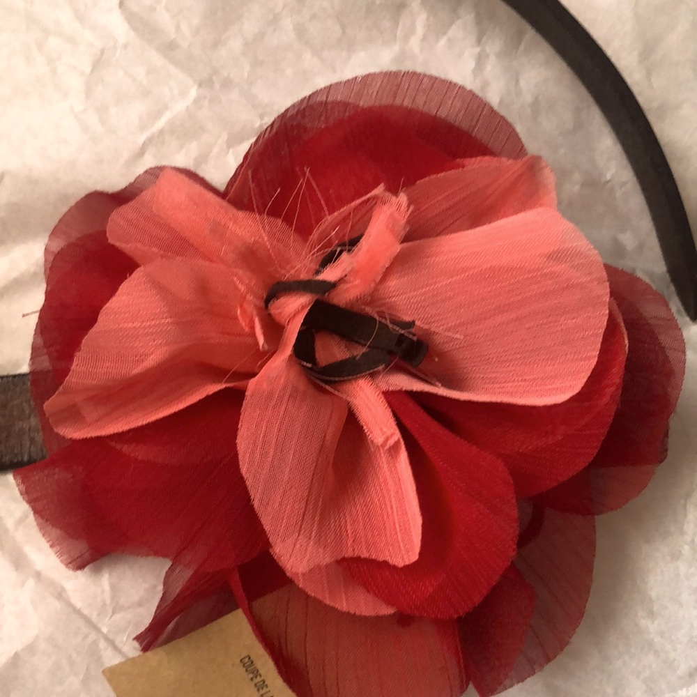 NWT Vintage Hollister Hibiscus flower belt. Beautiful coral/red colors. XS/S